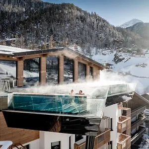 – Alpine . Luxury . Life Sölden